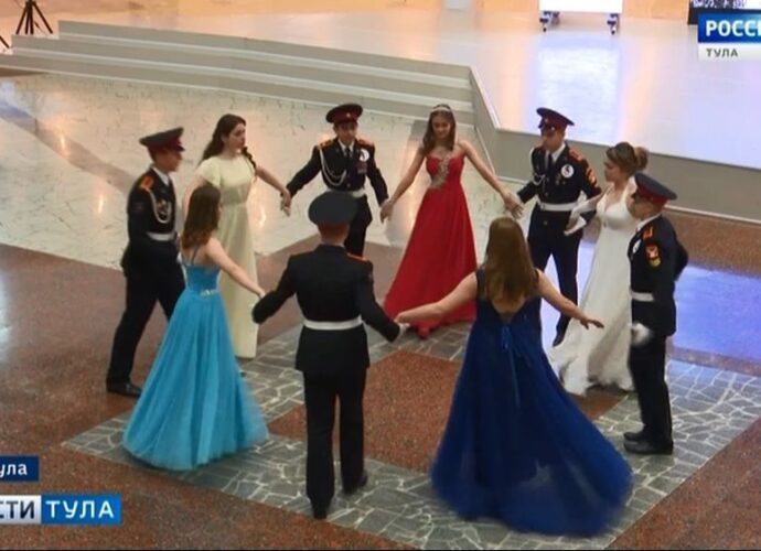 «Отчизны верные сыны» собрались на бал в Тульском музее оружия