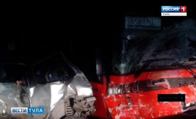 Под Тулой произошла массовая авария с участием рейсового автобуса