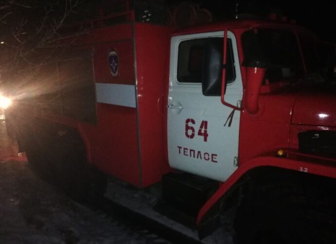 Огонь уничтожил дом в деревне Петровское Тёпло-Огаревского района