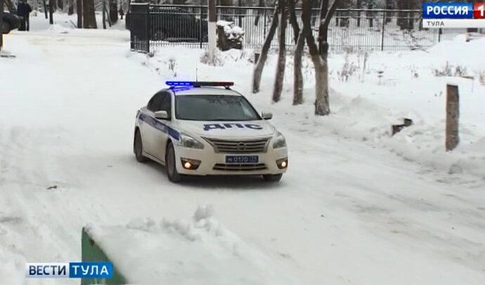 В Болохове Дед Мороз приехал на утренник на полицейской машине
