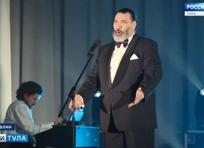 Театр начинается с Чекалина