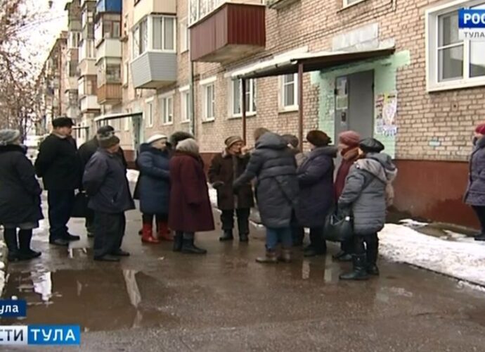 Жителей Заречья вогнали в долги