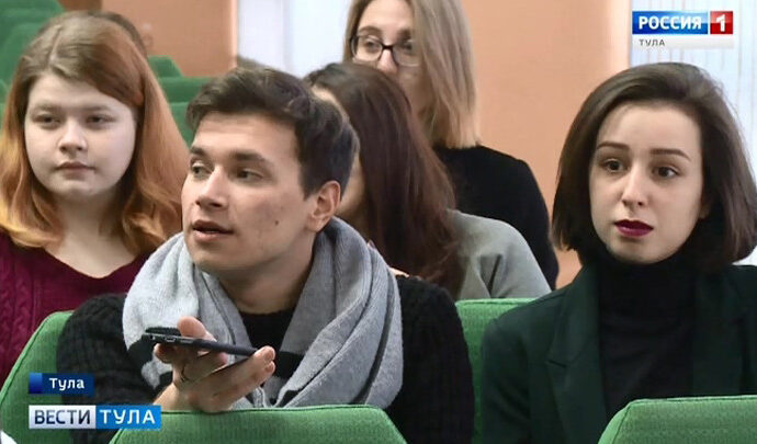 Будущие журналисты получили подарок от Алексея Дюмина