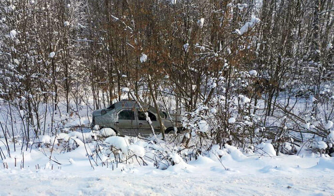 На трассе «Крым» Logan улетел в кювет