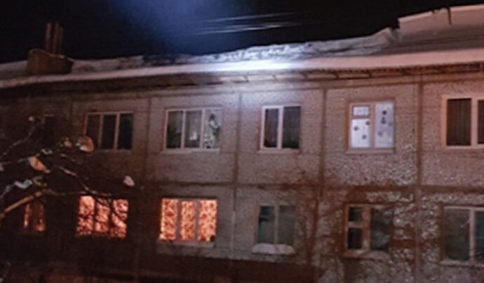 В Заокском районе из-за снега провисла крыша дома