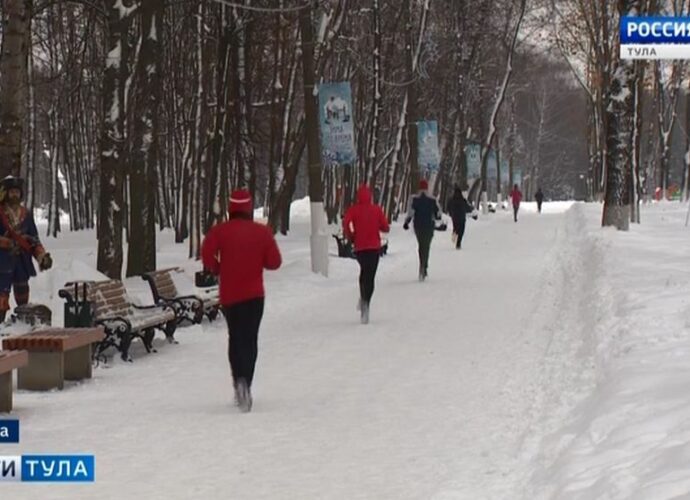 К забегу "Parkrun" в Туле присоединились щёкинцы, москвичи и Дед Мороз