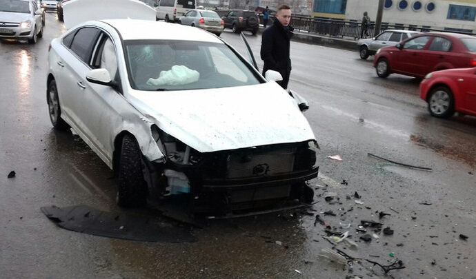 В Туле легковушка протаранила четыре попутных автомобиля