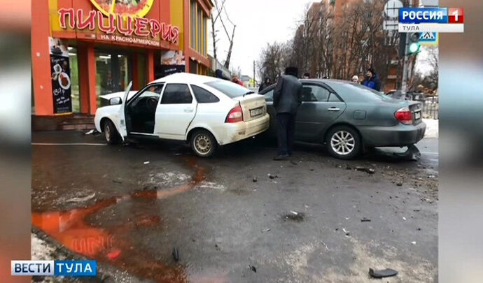В Туле вылетевшие с дороги машины сбили пешеходов