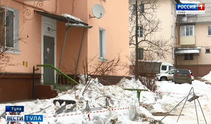 После опасного падения наледи прокуратура проверила УК «Восход»,
