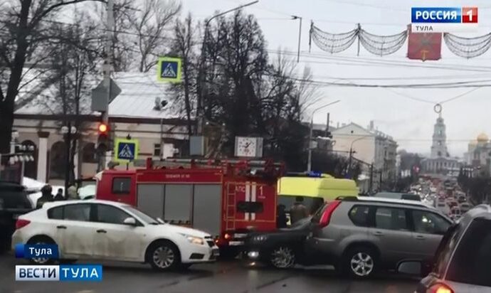 В Туле скорая помощь попала в ДТП