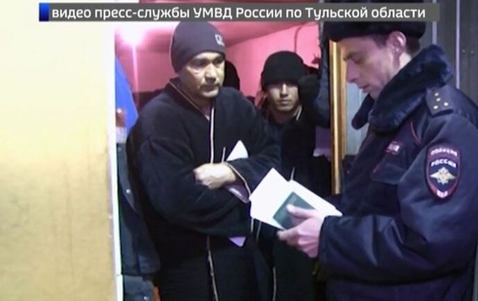 Тульские полицейские наведались к строителям-мигрантам
