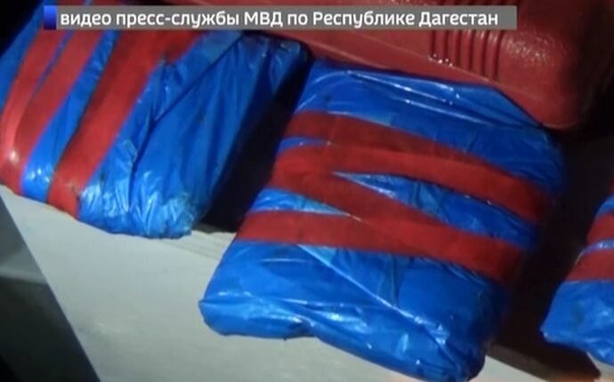 Дагестанские полицейские задержали наркокурьеров из Тулы