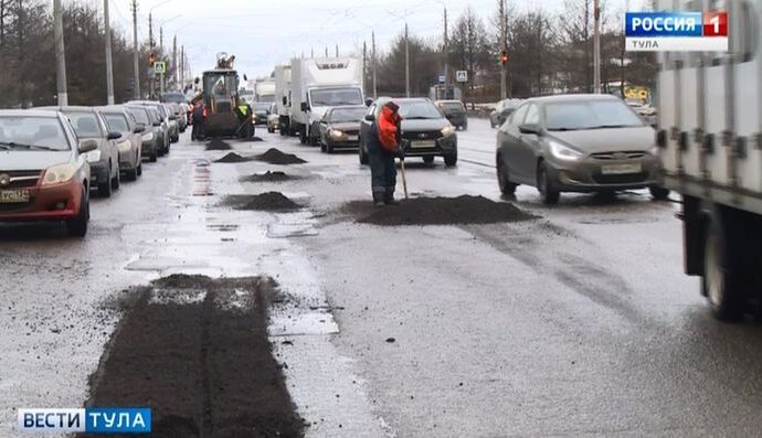Латки на дорожных ямах в Туле пережили сам асфальт Латки на дорожных ямах в Туле пережили сам асфальт