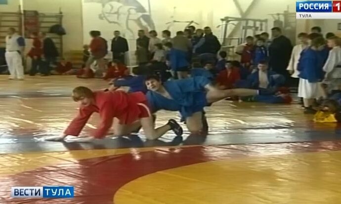 Тульские перспективные самбисты получили форму в подарок