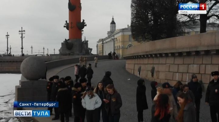 Тульские юнармейцы и суворовцы увидели Медного всадника