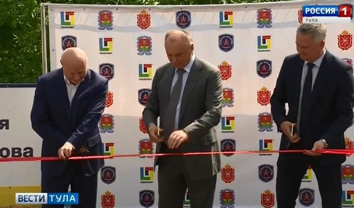 В Новомосковске открыта очередная хоккейная коробка