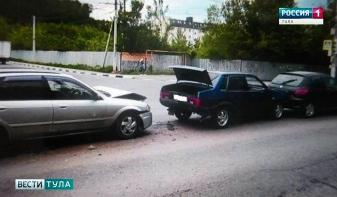 В Туле в ДТП с участием пяти машин пострадал ребёнок