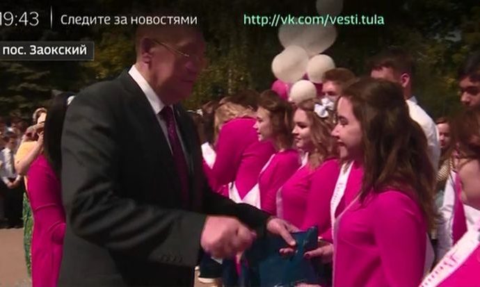 Выпускников Заокской школы приехал поздравить председатель Тульской облдумы