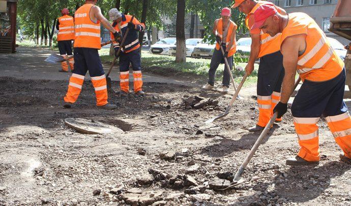 В Туле продолжается ремонт тротуаров