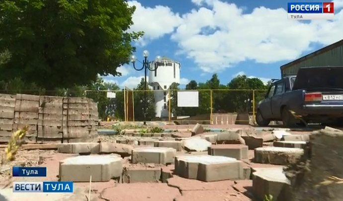 В Кировском сквере Тулы  демонтируют  тротуарную плитку