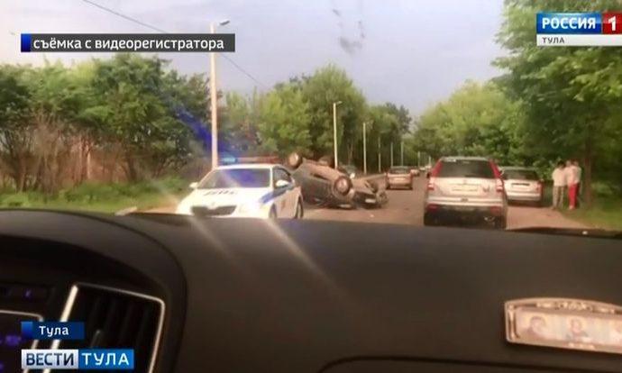 В Туле «Nissan» перевернулся на крышу