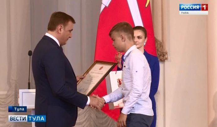 Отличившиеся жители Тульской области награждены в преддверии Дня России