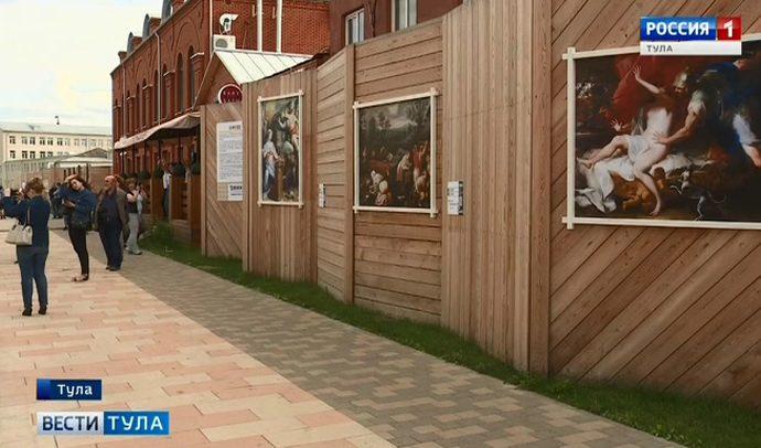 На Казанской набережной в Туле выставили  шедевры живописи