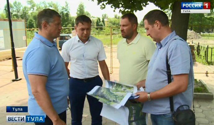 Евгений Авилов проконтролировал ход благоустройства Кировского сквера