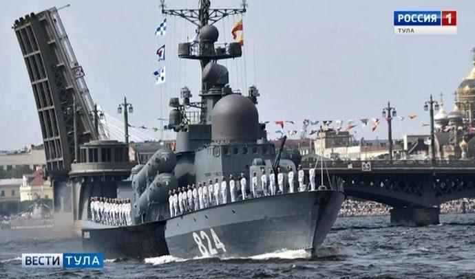 Алексей Дюмин посетил парад ВМФ