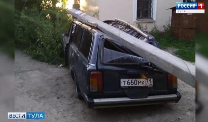 В Туле бетонный столб раздавил «четвёрку»