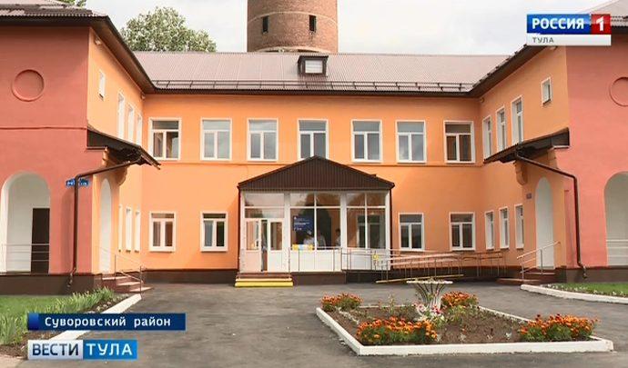 Алексей Дюмин проконтролировал ремонт в детской поликлинике Суворова