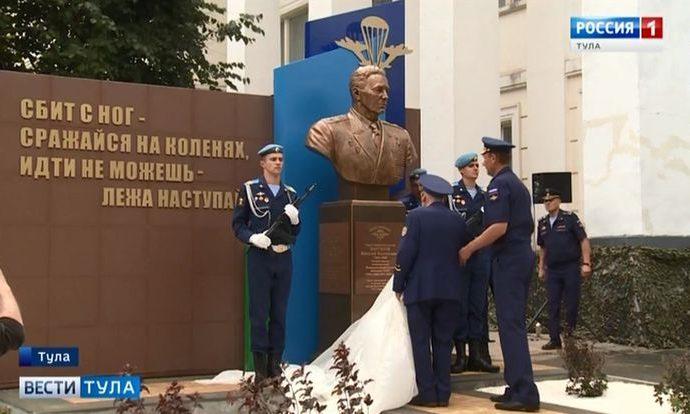 В Туле открыт памятник легендарному «десантному бате»