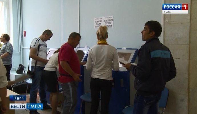 Тулячка фиктивно поставила на учет 11 граждан Узбекистана