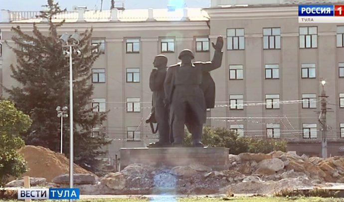 На площади Победы в Туле сняли плитку и гранитные ступени