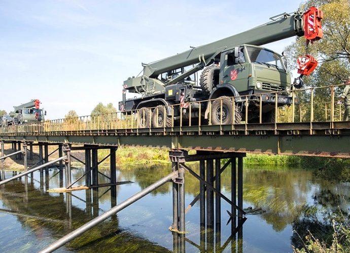 Новый мост через реку Плава, построенный военными строителями