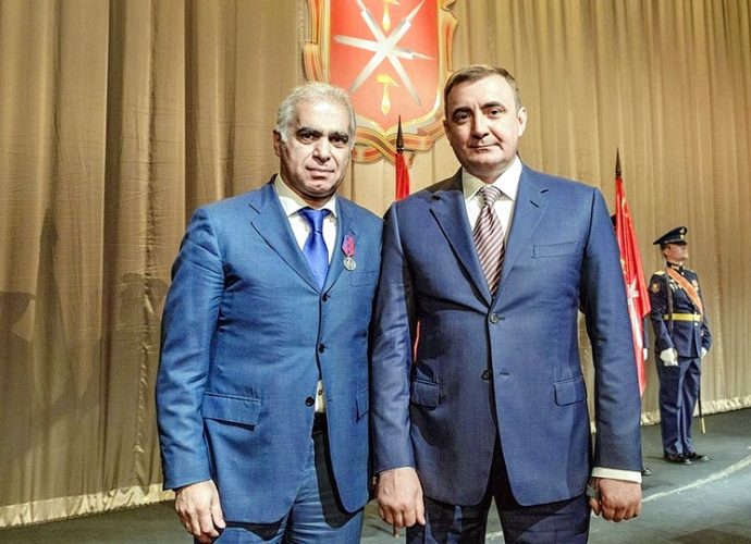 Губернатор наградил медалью президента «Арсенала»