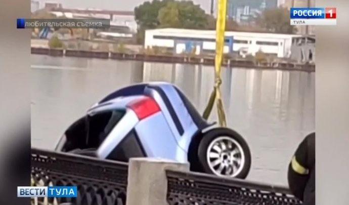 Житель Тульской области погиб в Москве, упав на автомобиле в реку