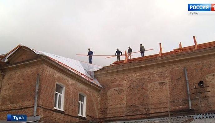 В Тульском театре кукол спешат отремонтировать прохудившуюся за века крышу