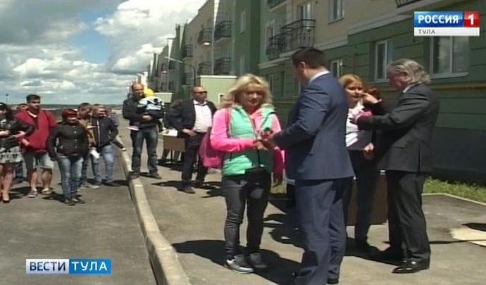 Чернские сироты получили ключи от собственных квартир