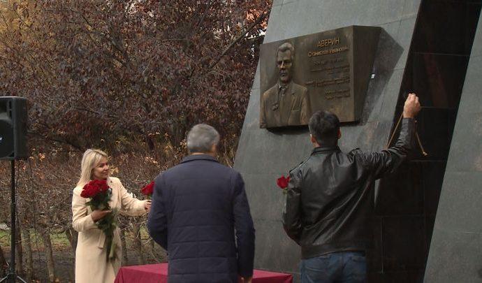 В Туле установили памятную доску первому директору ЦКБА Станиславу Аверину