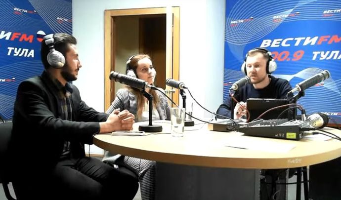 День учителя. Молодые учителя Юлия Стоянова и Дмитрий Горохов
