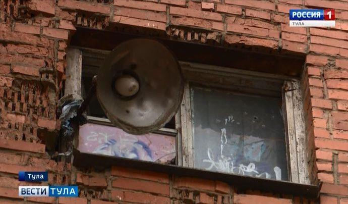 В Туле дом с битыми стёклами кочует по управляющим компаниям