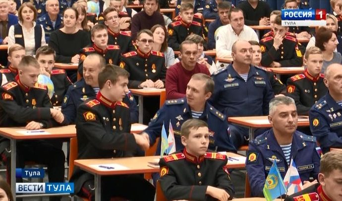 В Суворовском училище географический диктант написали около 300 человек