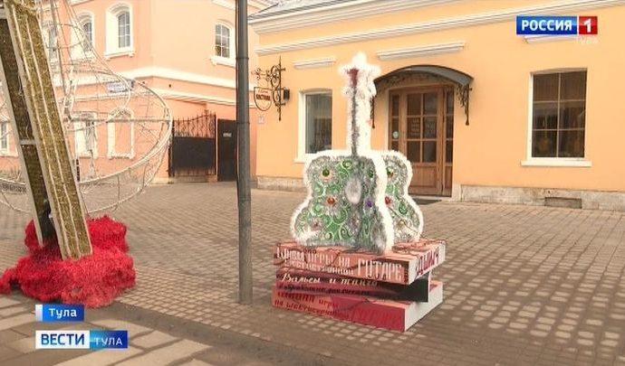 В Туле проходит фестиваль креативных елок