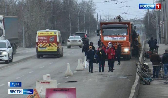 Во время ремонта Московского путепровода не подумали о пешеходах