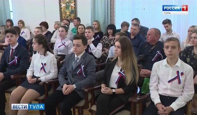 В Туле торжественно вручили паспорта молодым гражданам