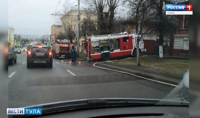 В тульском Заречье загорелся двухэтажный дом