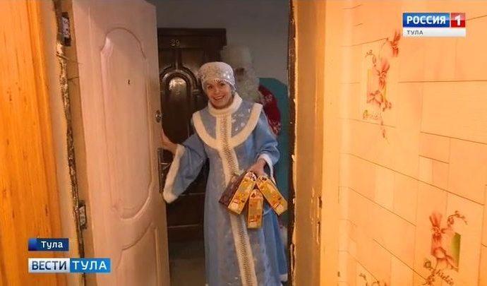 Тульские чиновники сменили деловые костюмы на наряды Снегурочки и Деда Мороза