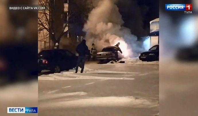 В Новомосковске сгорела «Волга» (видео)