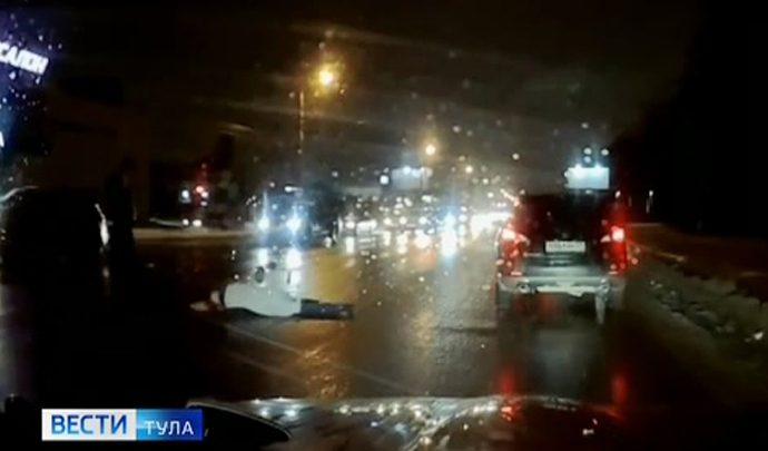 В Туле пожилой мужчина угодил под колеса иномарки (видео)